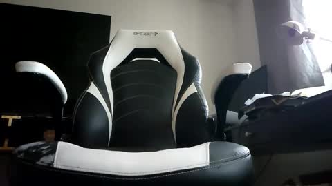 bwall1425 online show from November 29, 2025, 9:18 pm