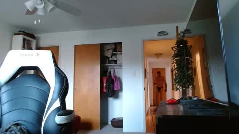 bwall1425 online show from March 31, 2026, 12:05 pm