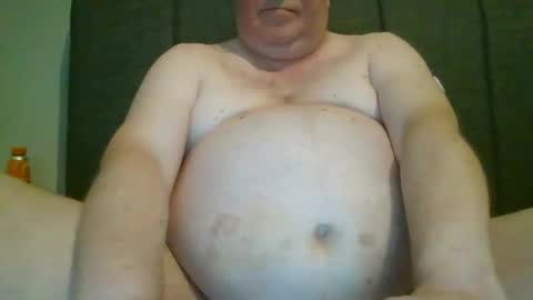 Snapshot of caerphillyphil chatting on April 17, 2026, 11:13 am caerphillyphil online show from April 17, 2026, 11:13 am
