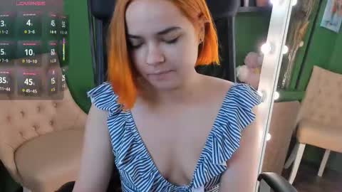 Snapshot of caitlin_crazy chatting on September 26, 2025, 9:46 am Gina online show from September 26, 2025, 9:46 am