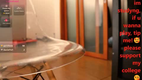 Kitty online show from December 4, 2025, 10:07 pm