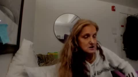 Snapshot of calaentemichele chatting on December 24, 2024, 9:39 am calaentemichele online show from December 24, 2024, 9:39 am