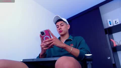 Snapshot of calavalerio chatting on February 12, 2025, 6:30 pm Valerio online show from February 12, 2025, 6:30 pm