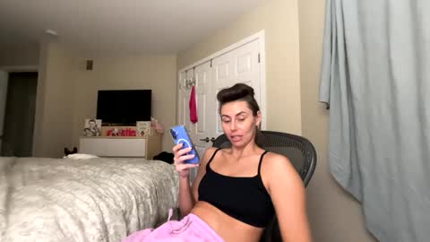 The Cali Cambri online show from September 23, 2025, 2:03 am