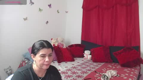 caliente_in_passion online show from June 12, 2026, 4:55 am