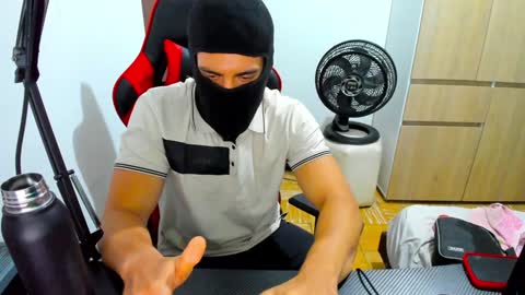 calihotcaliente27 online show from February 1, 2025, 9:54 am