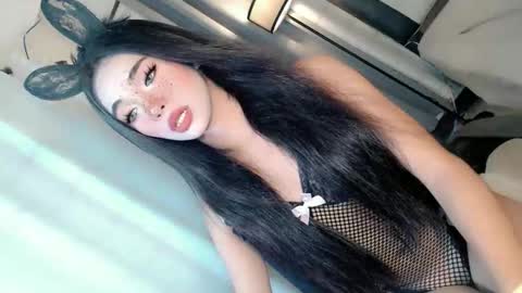 Snapshot of call_me_nina chatting on June 1, 2026, 1:51 am call_me_nina online show from June 1, 2026, 1:51 am