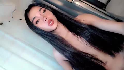 Snapshot of call_me_nina chatting on June 5, 2026, 2:51 am call_me_nina online show from June 5, 2026, 2:51 am