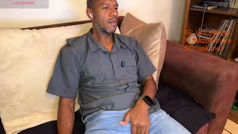 My name is Robert  Dont be shysay hi I love to chat. For requests or dirty talk please use tips  online show from March 28, 2026, 6:35 am