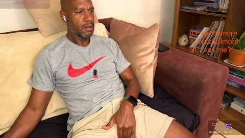 My name is Robert  Dont be shysay hi I love to chat. For requests or dirty talk please use tips  online show from April 3, 2026, 4:32 am