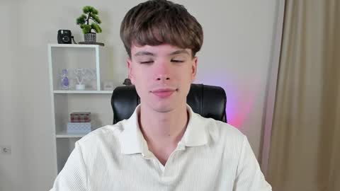 Hey I am Calvin  online show from December 1, 2024, 7:03 pm