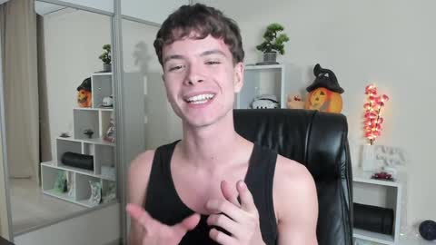 Hey I am Calvin  online show from February 2, 2025, 7:04 pm