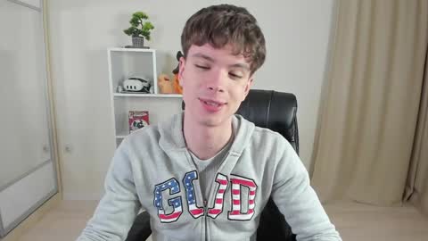 Hey I am Calvin  online show from February 5, 2025, 7:10 pm