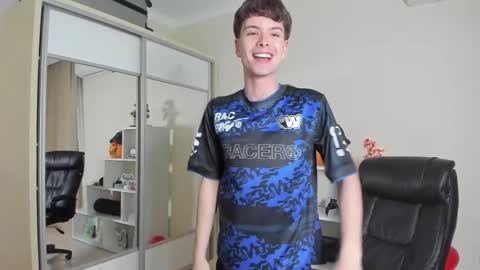 Hey I am Calvin  online show from February 19, 2025, 7:16 pm