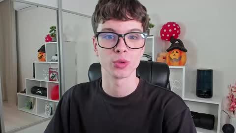 Hey I am Calvin  online show from March 11, 2025, 7:14 pm