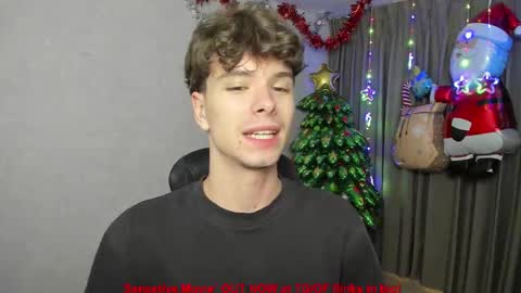 Snapshot of calvin_loves_you chatting on December 21, 2025, 5:09 pm Hey I am Calvin online show from December 21, 2025, 5:09 pm