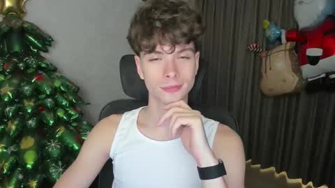 Snapshot of calvin_loves_you chatting on January 5, 2026, 5:27 pm Hey I am Calvin online show from January 5, 2026, 5:27 pm