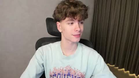 Snapshot of calvin_loves_you chatting on February 9, 2026, 6:12 pm Hey I am Calvin online show from February 9, 2026, 6:12 pm