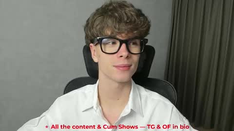 Snapshot of calvin_loves_you chatting on February 11, 2026, 5:18 pm Hey I am Calvin online show from February 11, 2026, 5:18 pm