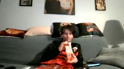 Snapshot of calvinb8611 chatting on June 1, 2026, 3:52 am calvinb8611 online show from June 1, 2026, 3:52 am