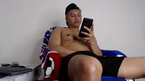 calvinhotlatino online show from December 22, 2024, 10:25 pm