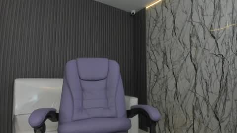 cam_xman online show from April 10, 2026, 12:32 pm