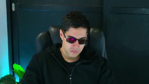 camara110 online show from February 12, 2025, 1:52 am