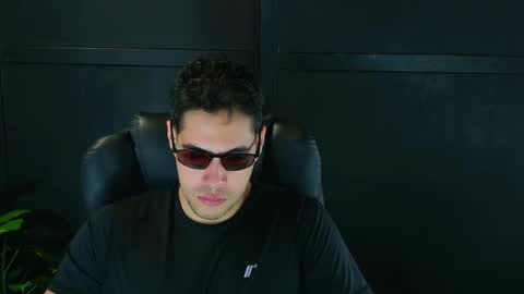 camara110 online show from March 4, 2025, 7:11 pm