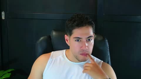 camara110 online show from March 6, 2025, 6:16 pm