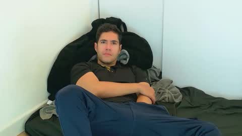 camara110 online show from October 31, 2025, 2:34 am