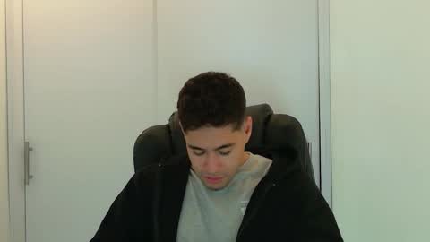 camara110 online show from November 10, 2025, 1:15 am