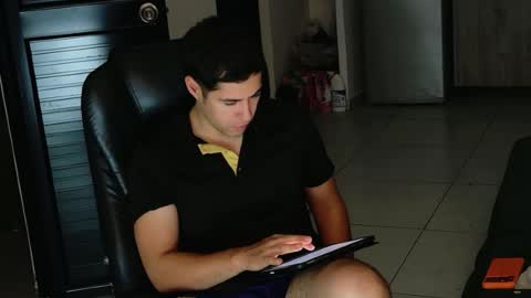 Snapshot of camara110 chatting on July 3, 2026, 12:28 am camara110 online show from July 3, 2026, 12:28 am