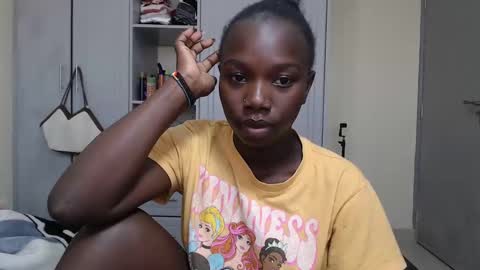 Snapshot of camclit chatting on January 3, 2025, 5:28 am Princess online show from January 3, 2025, 5:28 am