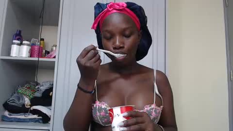 Snapshot of camclit chatting on March 7, 2025, 5:18 am Princess online show from March 7, 2025, 5:18 am