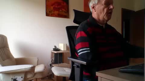 camcologne online show from December 16, 2025, 10:31 am