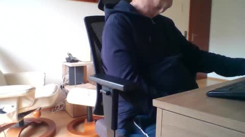 camcologne online show from February 10, 2026, 9:13 am