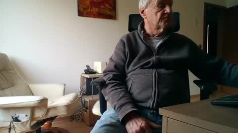 camcologne online show from April 3, 2026, 10:02 am