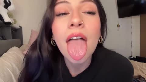 Camila online show from February 17, 2026, 8:26 pm