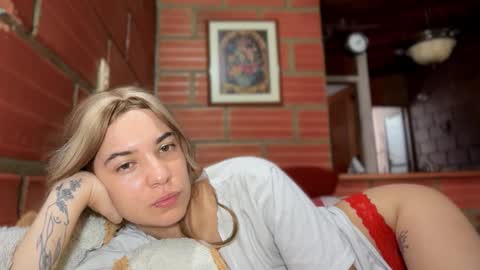 camii19y online show from November 10, 2025, 7:02 pm