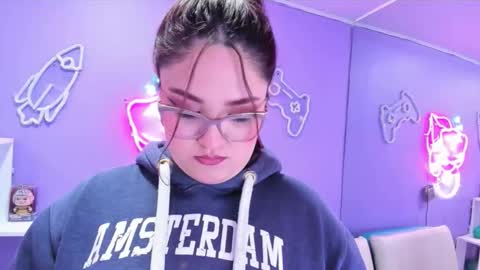 Camila Osorio online show from September 17, 2025, 7:48 pm