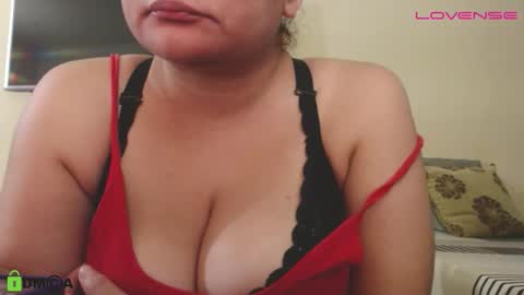 Camila  online show from October 21, 2025, 2:40 pm