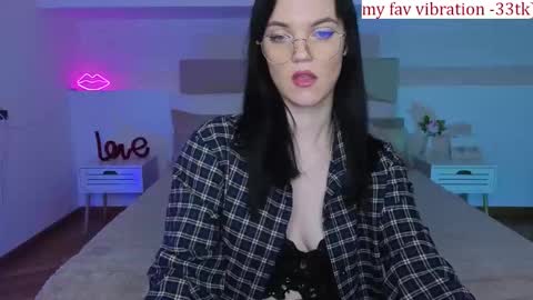 Camila online show from December 2, 2025, 9:32 pm