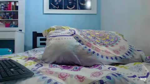 Instagram camila blande1 online show from February 12, 2025, 9:01 pm