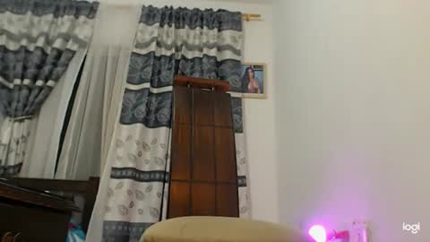 Instagram camila blande1 online show from June 29, 2026, 10:15 am