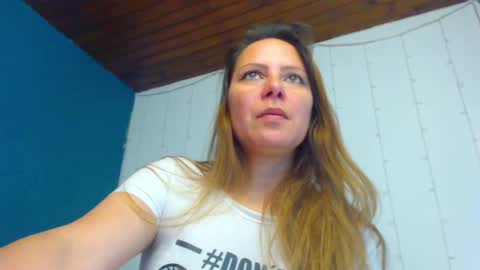 Snapshot of camila_delarosa chatting on January 16, 2025, 1:25 pm camila online show from January 16, 2025, 1:25 pm
