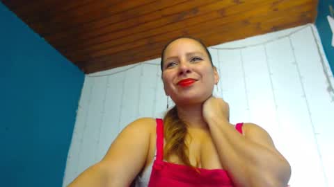 Snapshot of camila_delarosa chatting on February 5, 2025, 1:00 pm camila online show from February 5, 2025, 1:00 pm