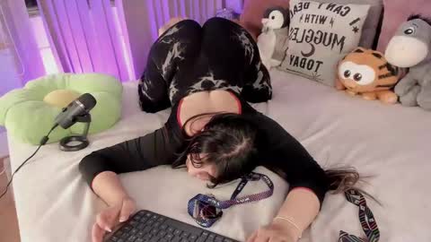 Camila online show from February 17, 2025, 11:31 pm