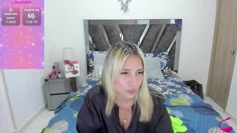 Camila online show from November 17, 2025, 8:03 pm