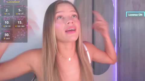 Snapshot of camilamonroee chatting on April 22, 2026, 3:35 pm Camila Monroee online show from April 22, 2026, 3:35 pm