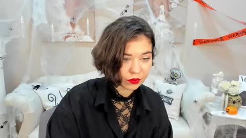 Camila online show from October 28, 2025, 9:02 am